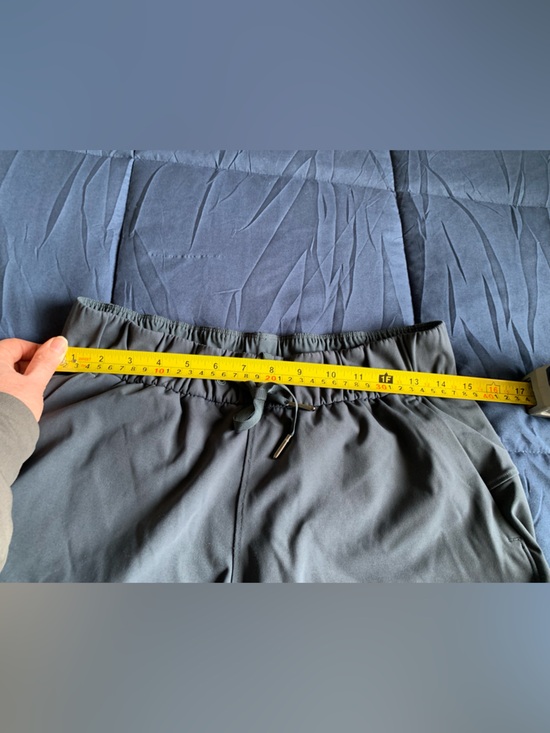 lululemon athletica On The Fly Shorts Size 6 - Picture 7 of 9